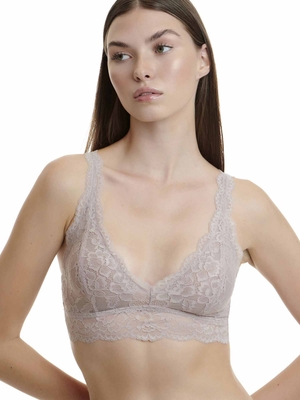 Lace bralette with removable pads