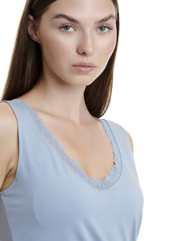 V-neck τοπ από bamboo με δαντέλα