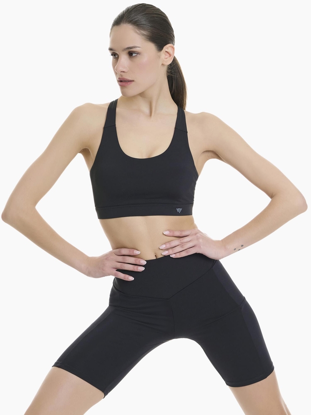 Laser cut compression cycling shorts with side pockets