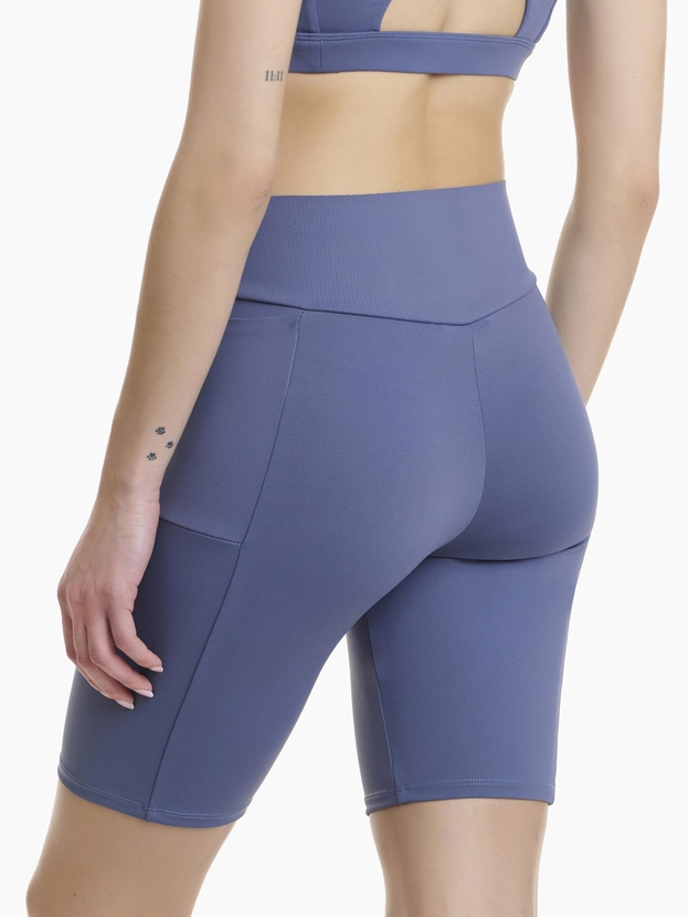 Laser cut compression cycling shorts with side pockets