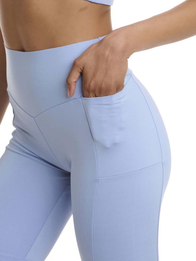 Laser cut compression cycling shorts with side pockets