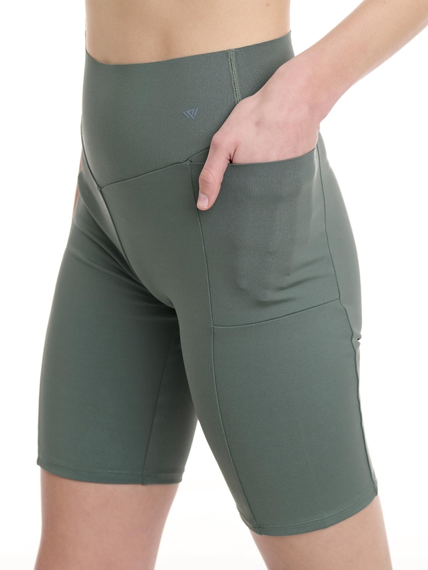 Laser cut compression cycling shorts with side pockets