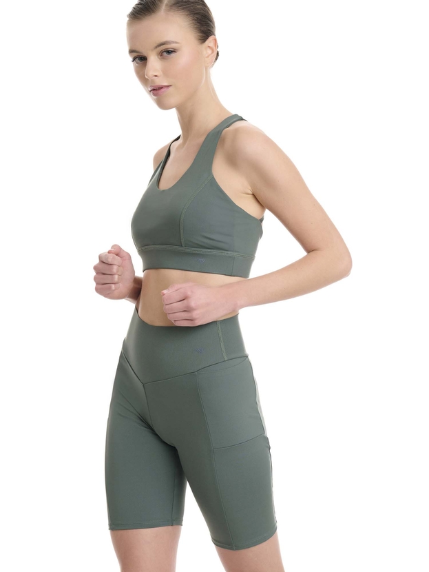 Laser cut compression cycling shorts with side pockets