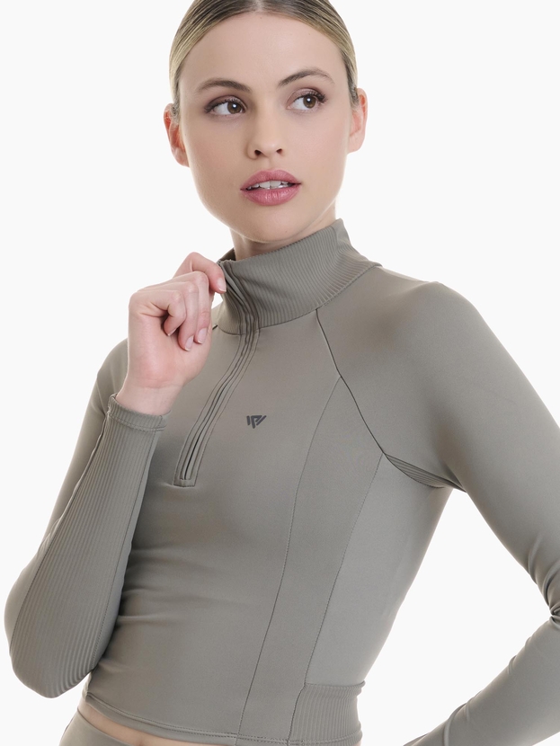 Long-sleeve sports top with half zipper and built-in bra with removable cups