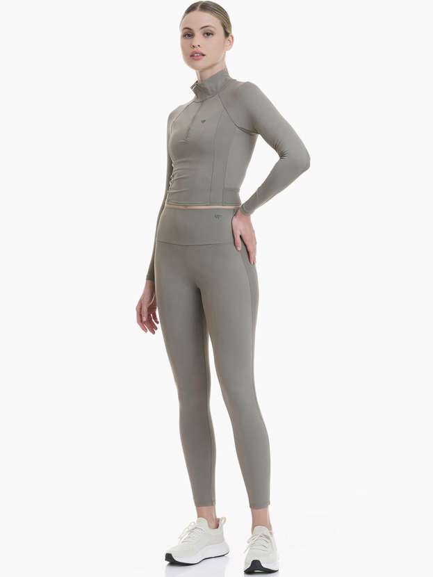 Long-sleeve sports top with half zipper and built-in bra with removable cups